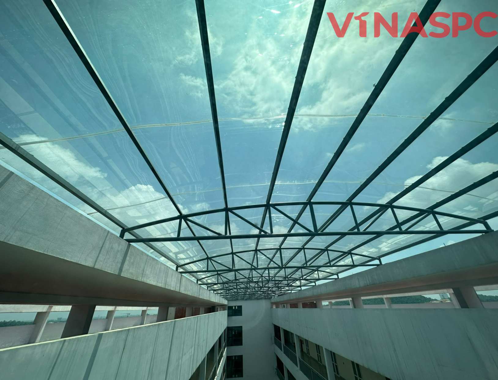 Dự án sử dụng tấm SL Polycarbonate tại Đại học Quốc gia Hà Nội cơ sở 2 Hòa Lạc - Làm mái che giếng trời