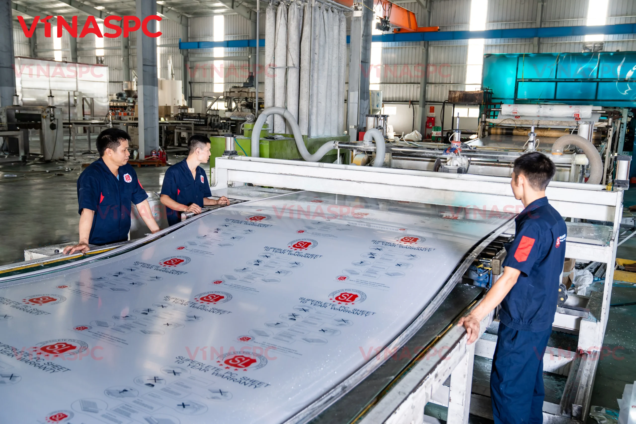 Dây chuyền sản xuất SL Polycarbonate của Nhà máy Vinaspc