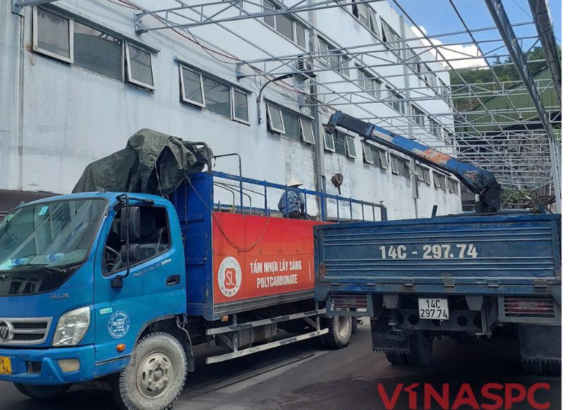 tấm nhựa poly có bị ố vàng không - Vinaspc