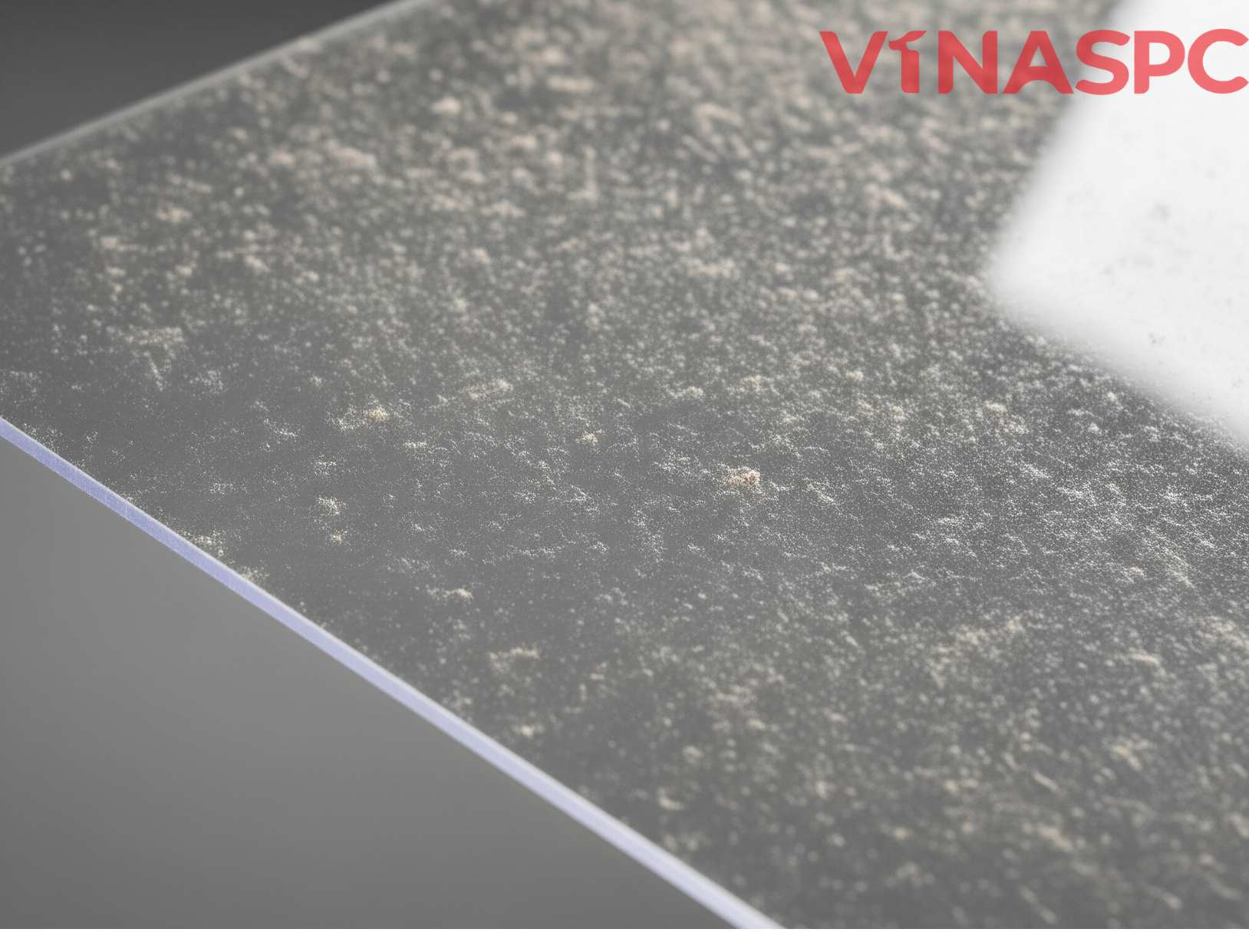tấm polycarboante bị bám bẩn