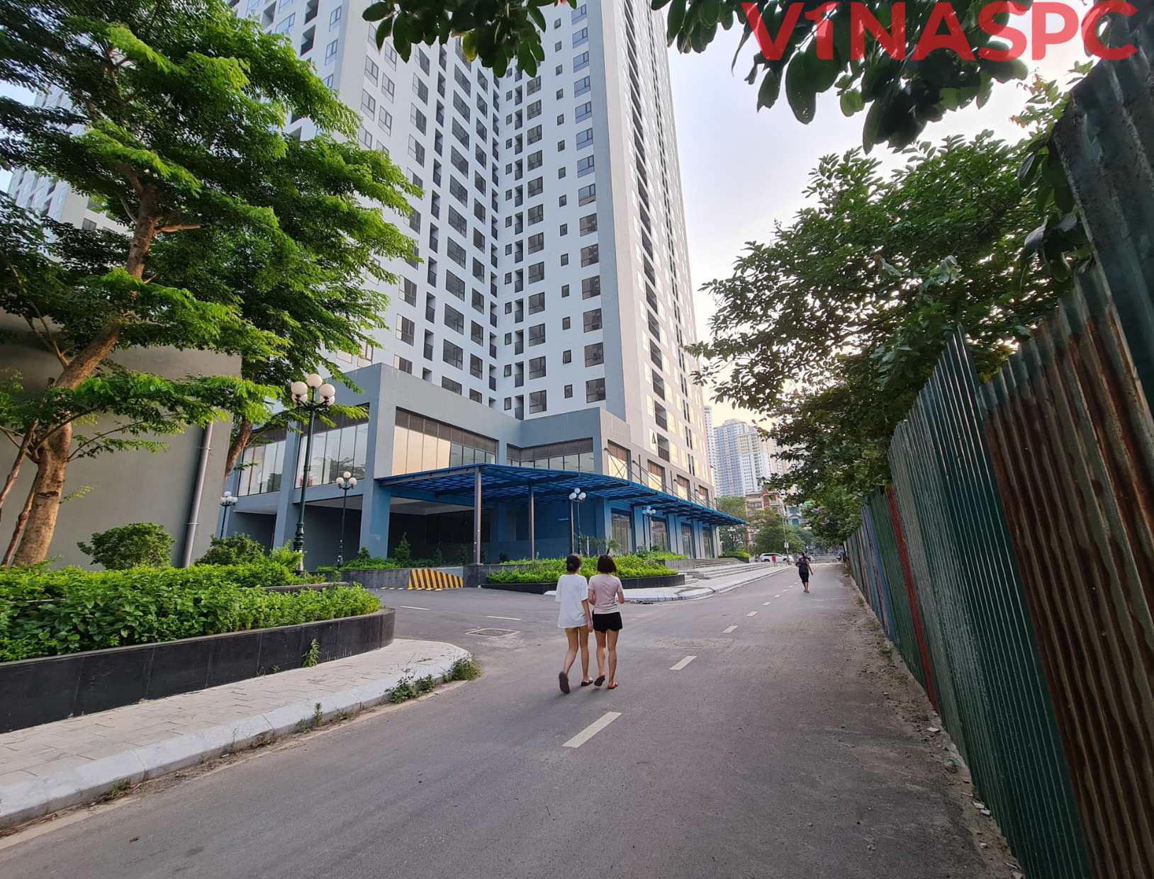 Tấm SL Polycarbonate ứng dụng làm mái che khu dân cư