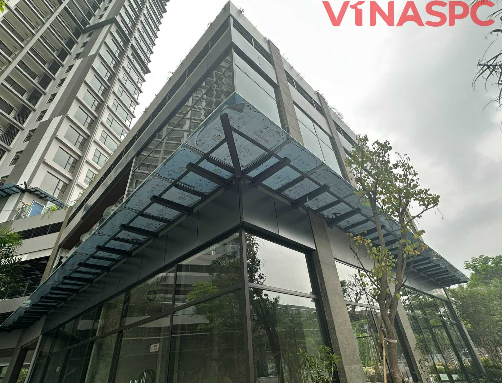 Hiện nay tấm SL Poly đang rất được các đơn vị thi công lựa chọn lắp đặt cho các Trung Tâm Thương Mại