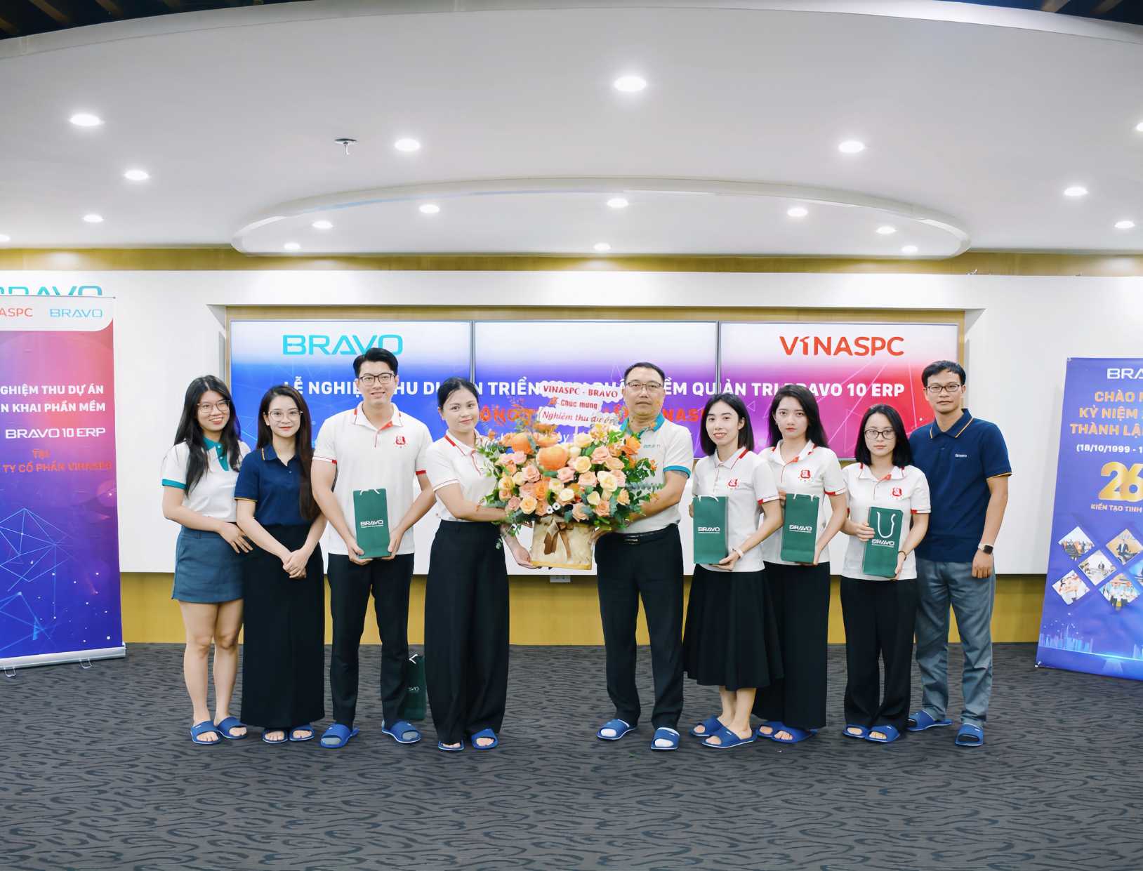 Đại diện VINASPC và BRAVO tại lễ nghiệm thu dự án ERP BRAVO 10