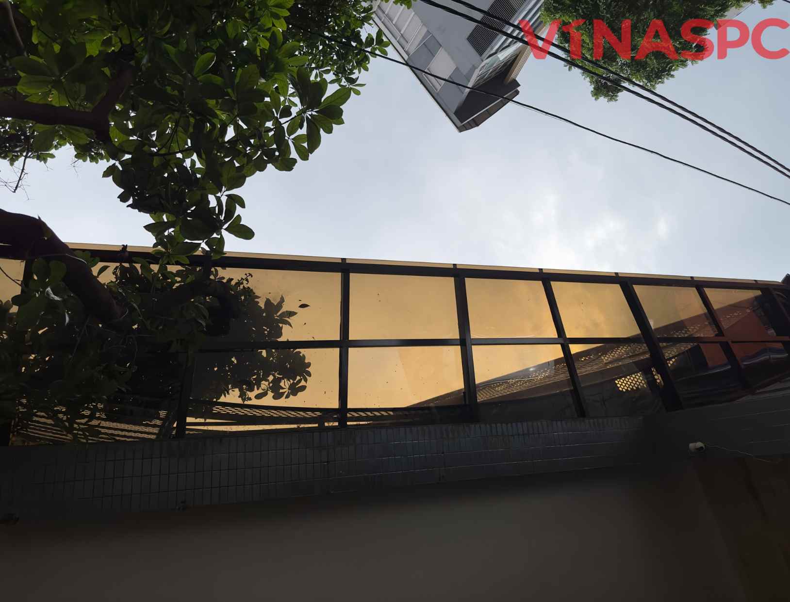 Mái Che 50m² Tại Phục Hưng House – Hoàng Ngân