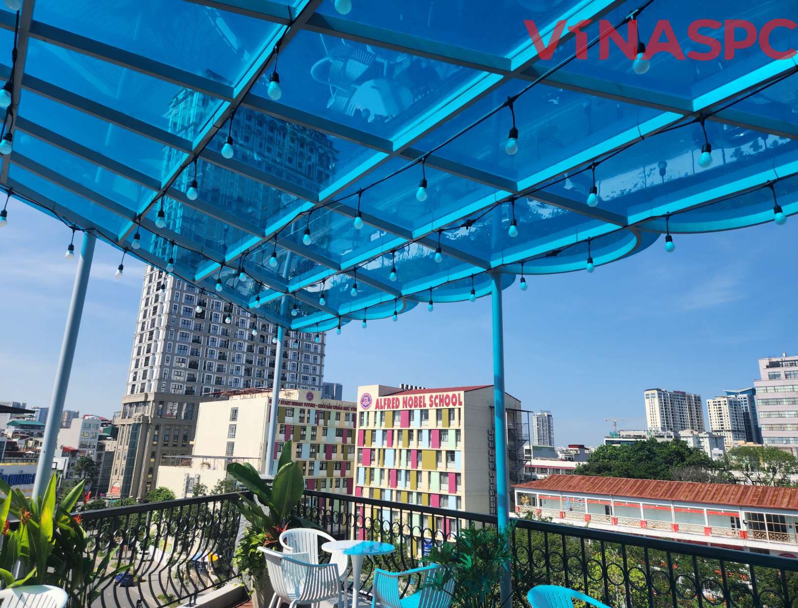 Cách Chọn Màu Tấm Polycarbonate Phù Hợp Mục Đích Sử Dụng