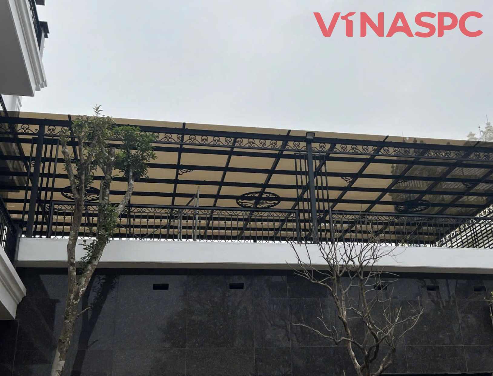 Công nghệ sản xuất tấm polycarbonate mà bạn nên biết?