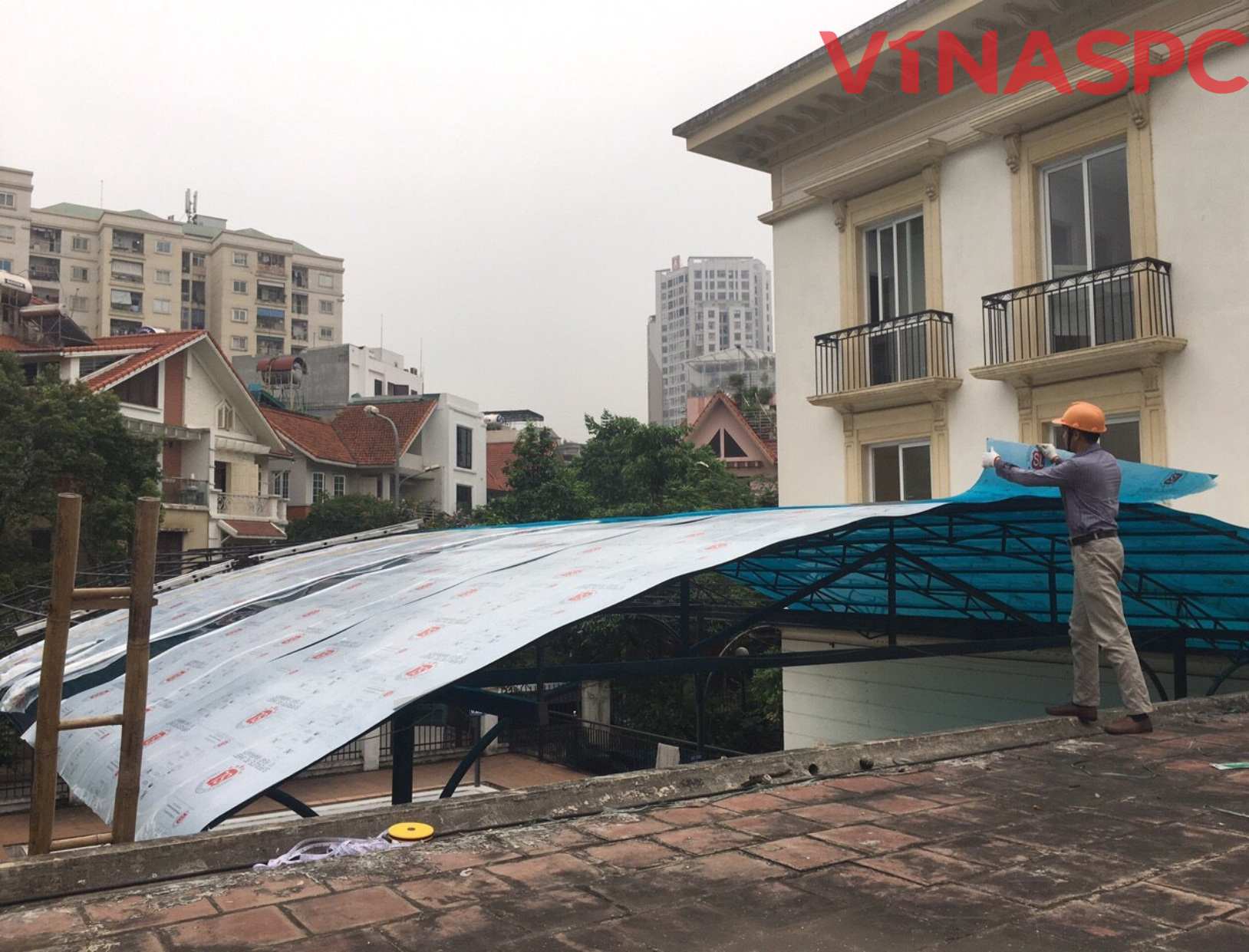 Hướng Dẫn Lắp Đặt Tấm Polycarbonate Rỗng Ruột Đúng Cách