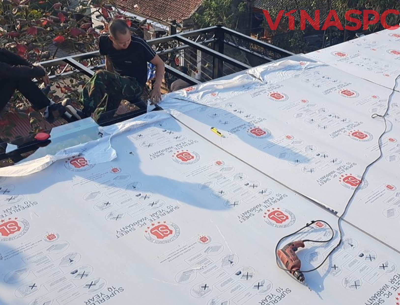 Thi công tấm polycarbonate đúng kỹ thuật giúp đảm bảo an toàn và độ bền cho công trình
