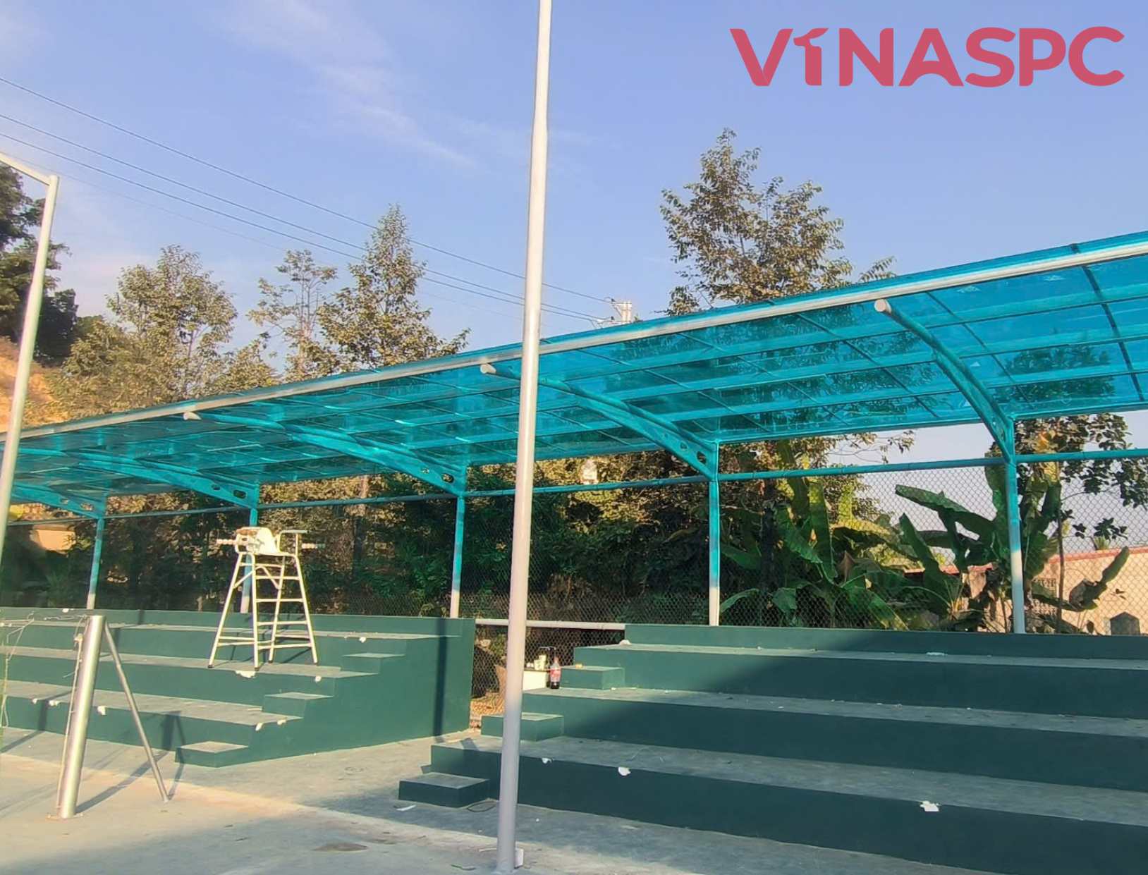 Tấm polycarbonate có bị cong vênh không - ứng dụng thực tế