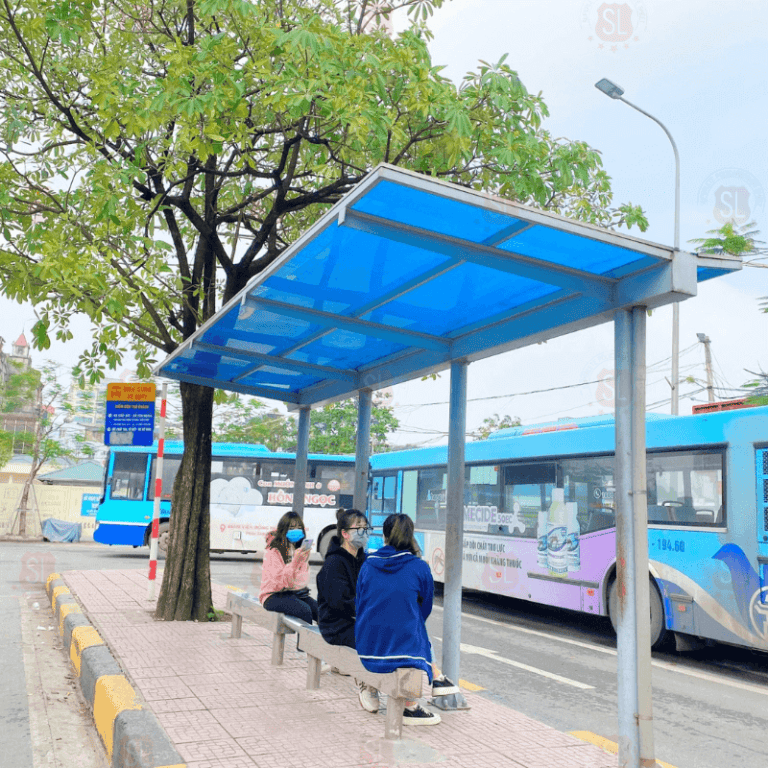 tam-nhua-lay-sang-polycarbonate-ung-dung-lam-mai-che-tram-xe-buyt