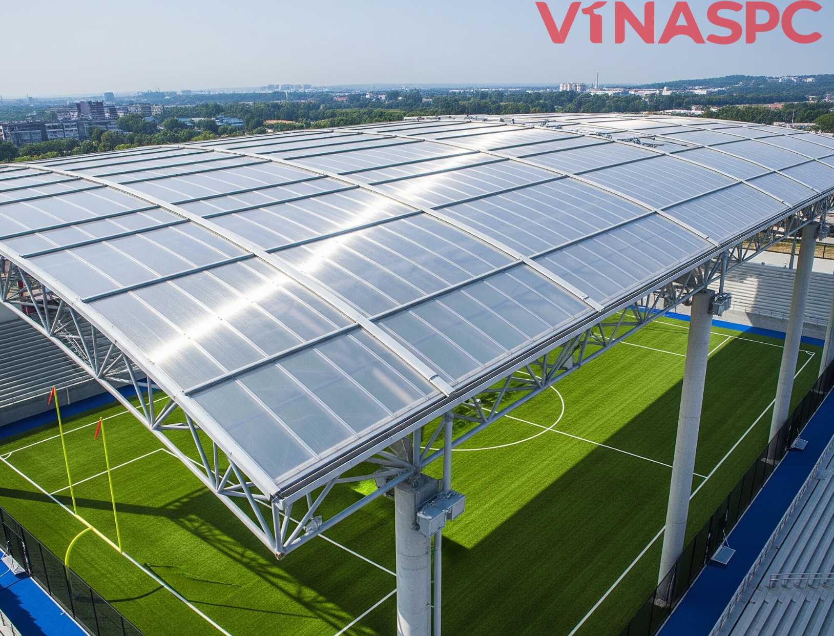Tấm Polycarbonate làm mái che sân bóng đá
