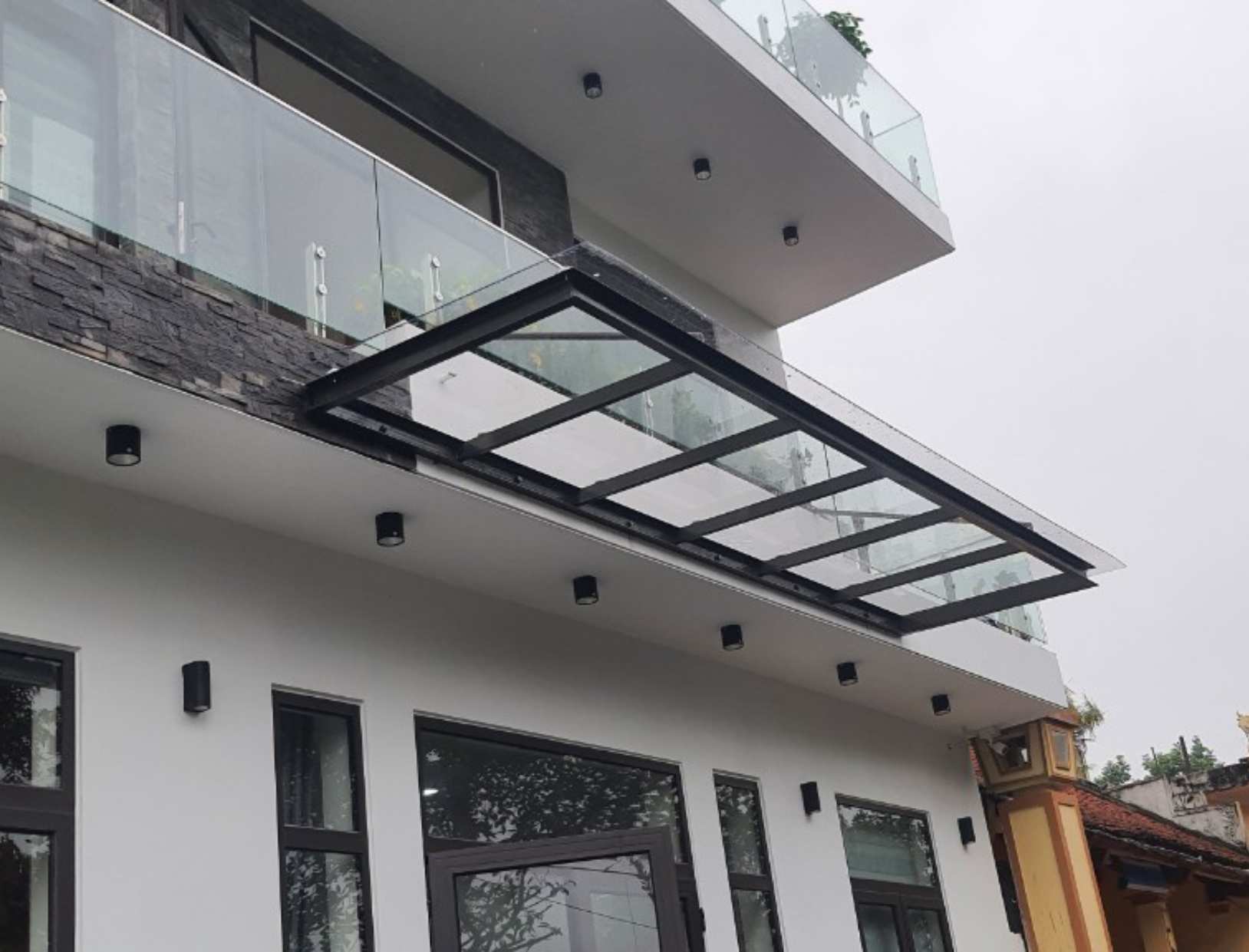 Tấm SL Polycarbonate Có Chống Nước Mưa Tốt Không?